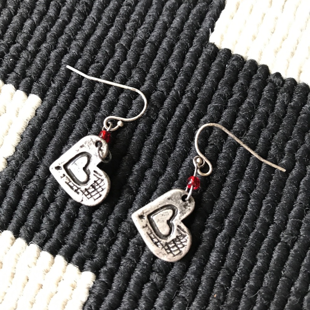 NWOT Small Heart Earrings